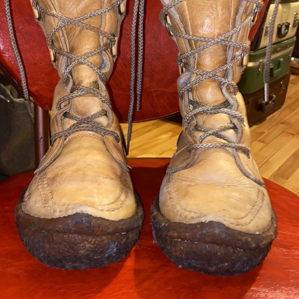 Vintage moccasin boots 🥾 - Picture 3 of 8